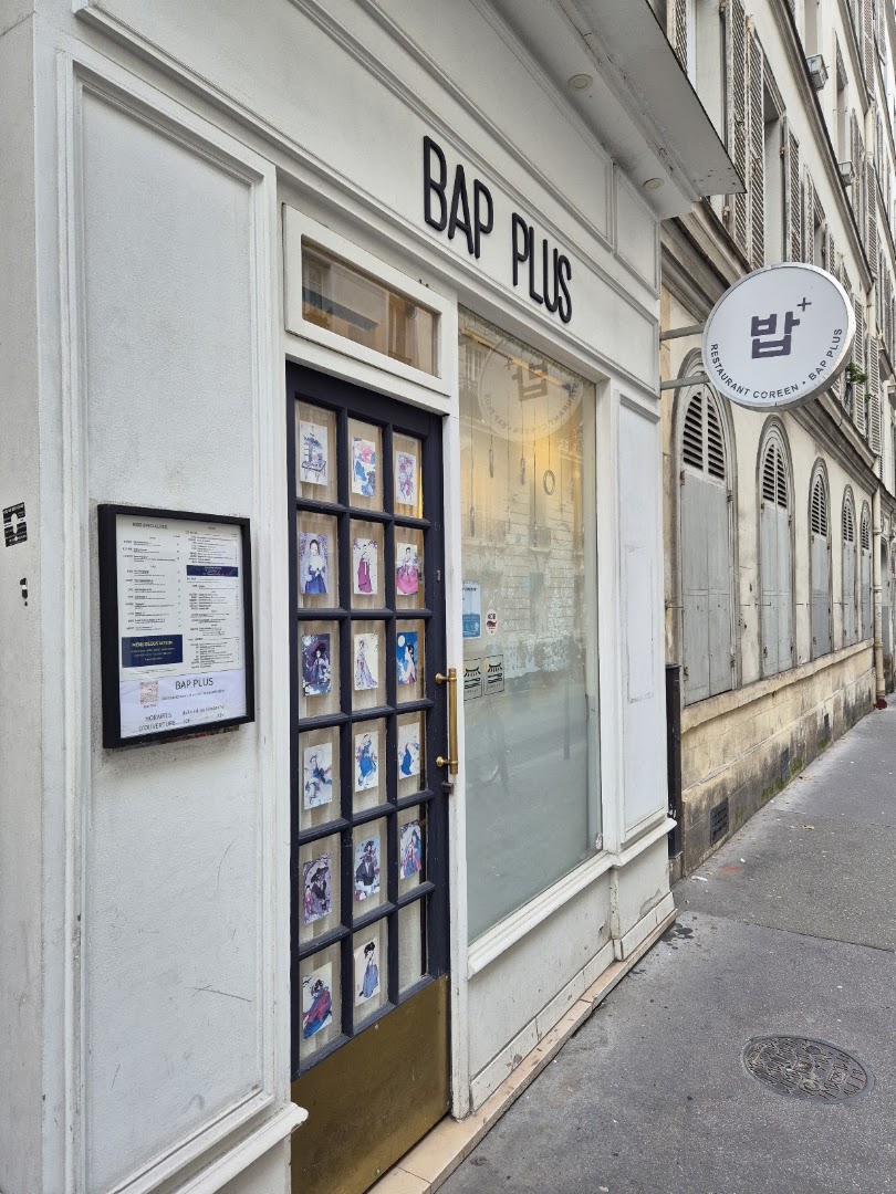 La façade blanche de Bap Plus rue d’Armaillé